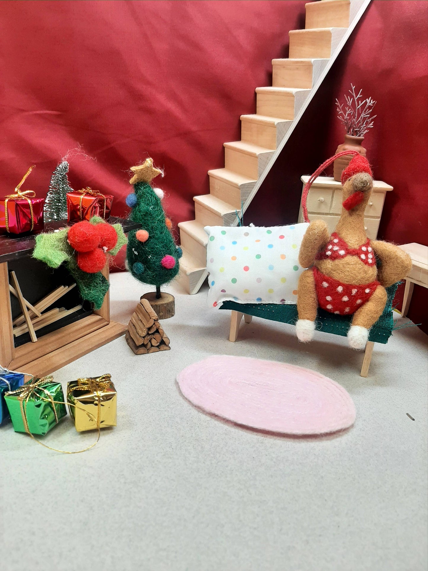 Handmade Felt Mini Xmas Tree on Wooden Stand Standing Decoration